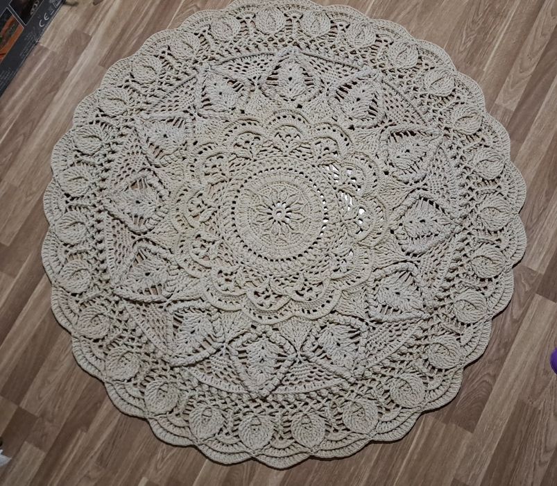 Необычный ковер ручной работы