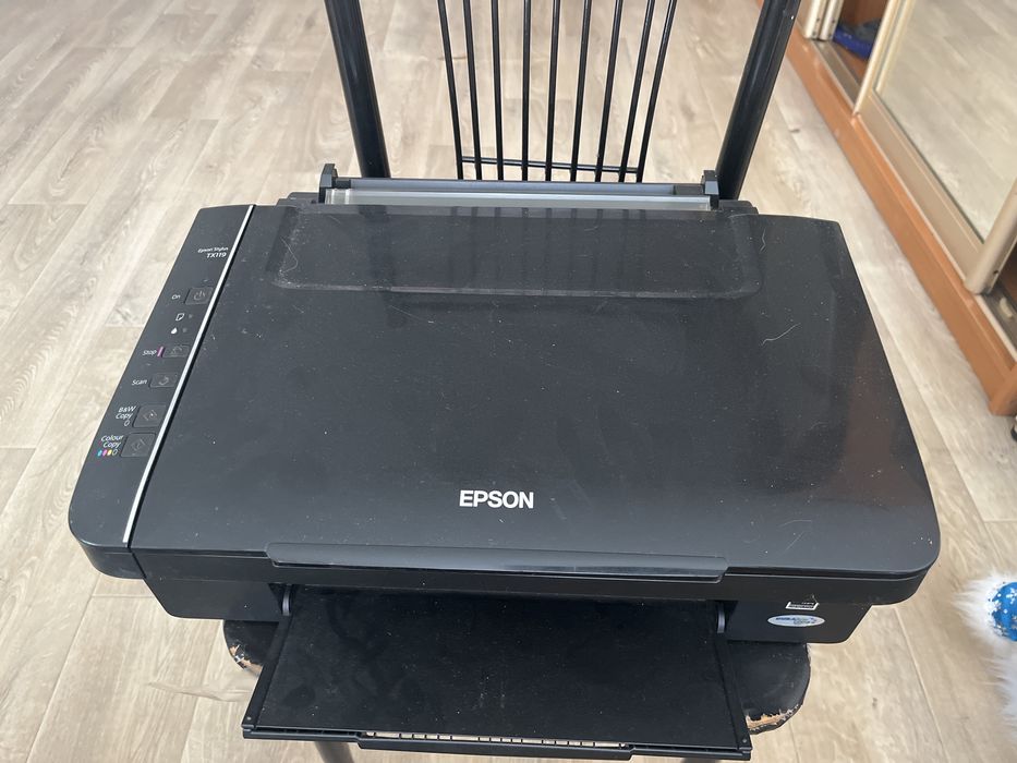 Продам на запчасти принтер Epson