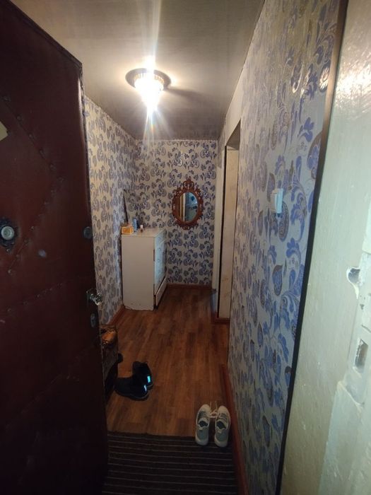 Продается 1-Комнатная Спутник -4 Балкон 2х6.