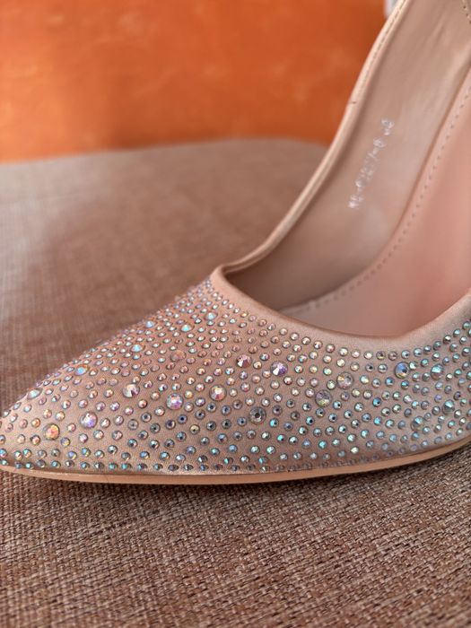 Обувки стилето с циркони