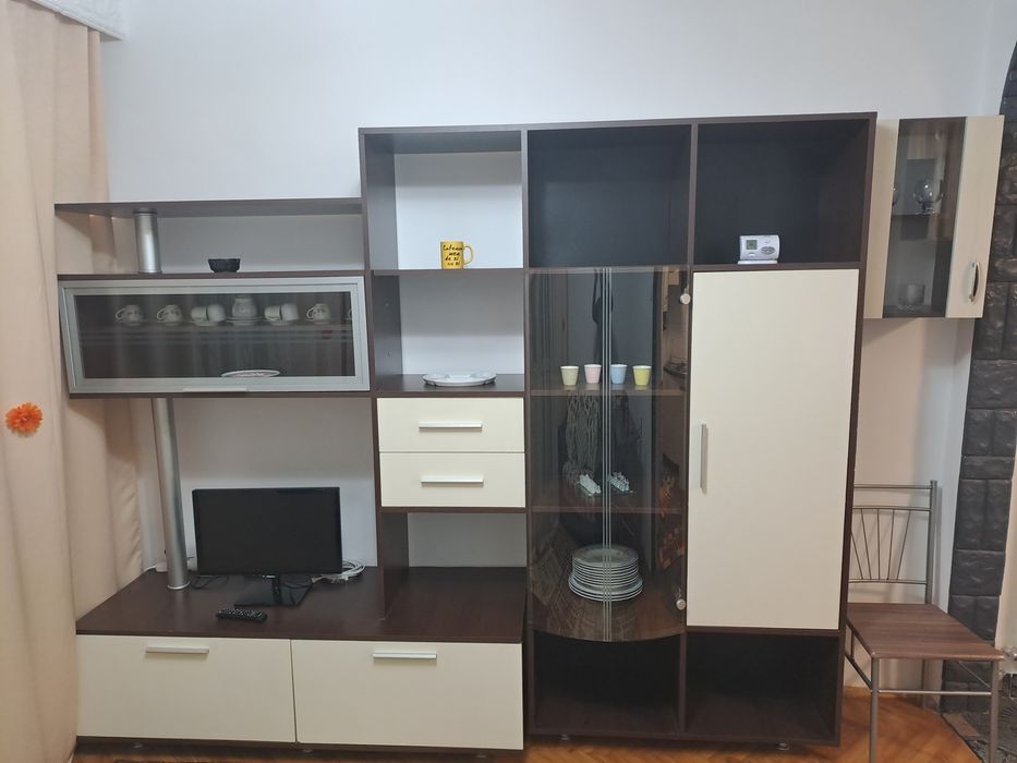 Închiriez apartament 3 camere