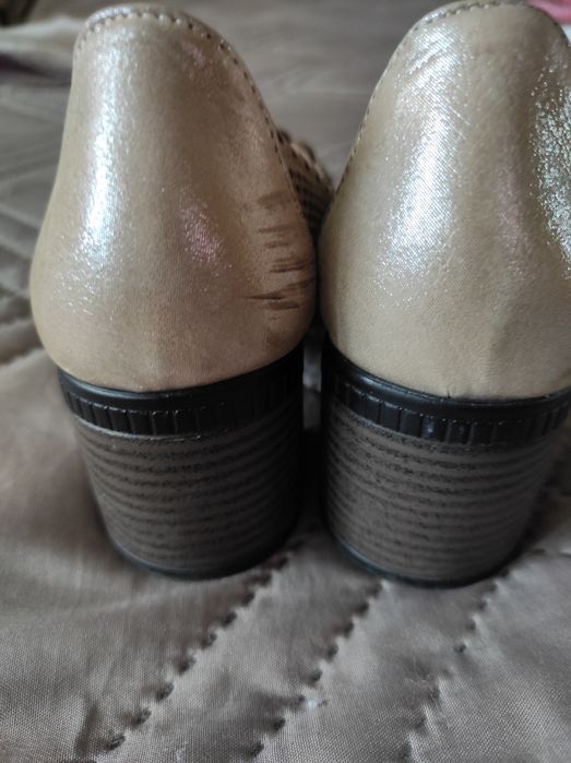 Обувки, пролетно-есенни, български