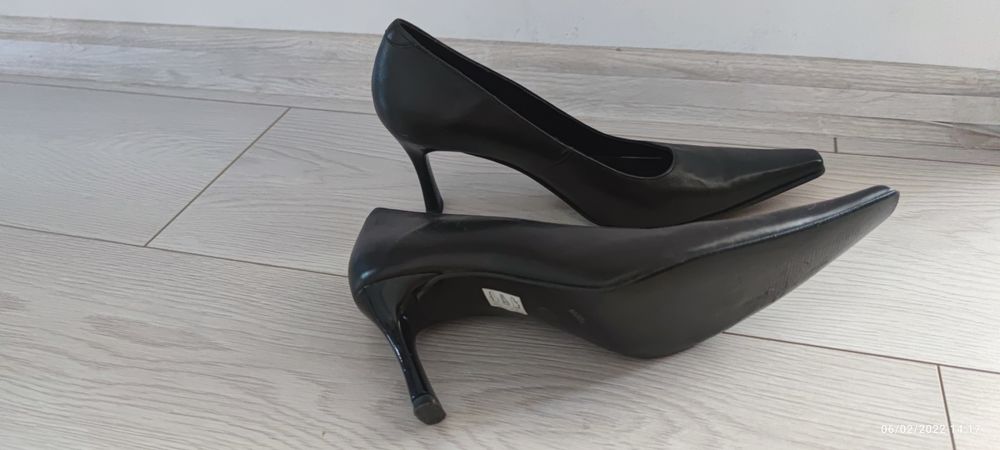 Pantofi de damă din piele (marimea 38)