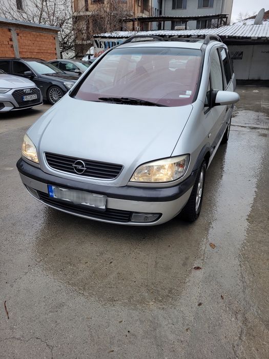 Продавам Opel Zafira