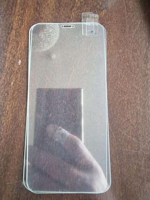 Пордавам IPhone 11 Pro с ПОДАРЪК 3 гръбчета и кабел AUX.