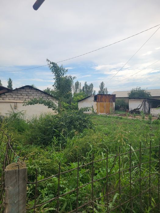 Surumda uchastka sotiladi