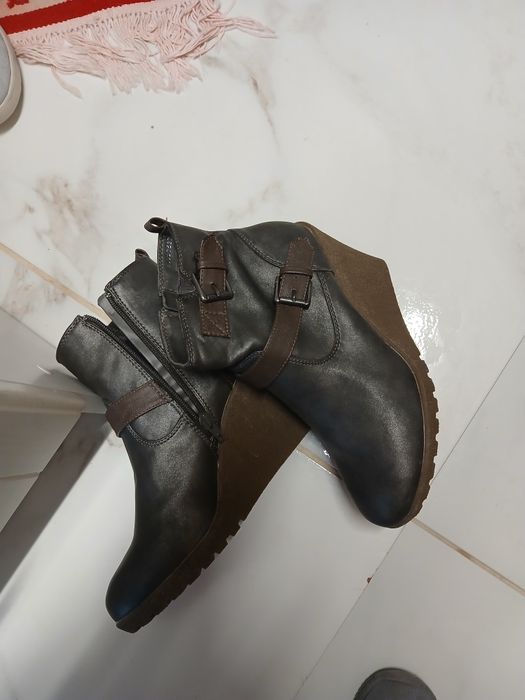 Botine-cizme scurte