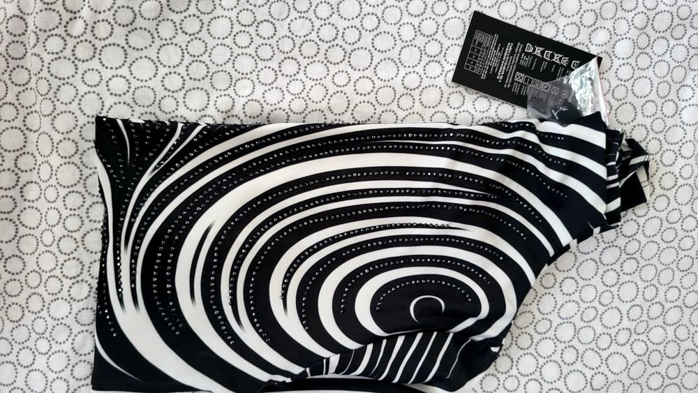 Продавам чисто нова боди полу- поло Miss Moi