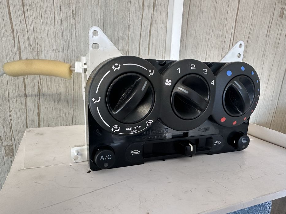 Управление климатик за Сузуки Игнис 2003-2008г.!