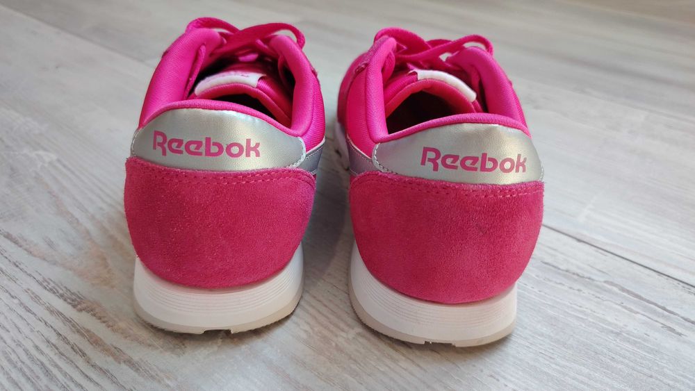 Дамски розови велурени маратонки REEBOK CL NYLON EUR38