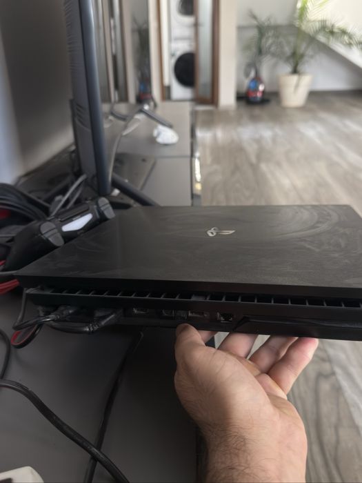 PS 4 PRO 1TB cumparat din emag in 2020,s a folosit infim.