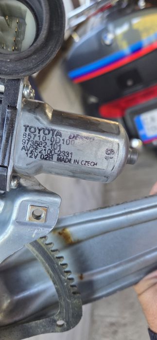 Стъклоповдигач Тойота Ярис 2016