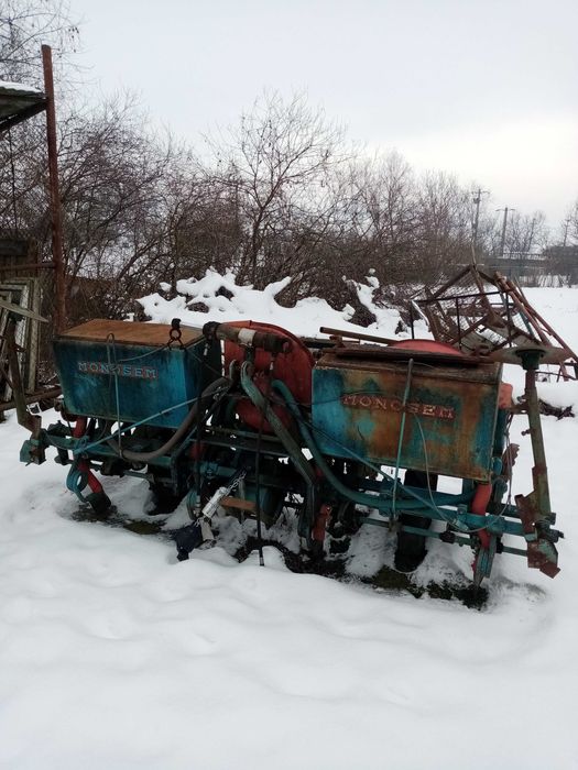 Vând semănătoare prasitoare monosem 4 rânduri