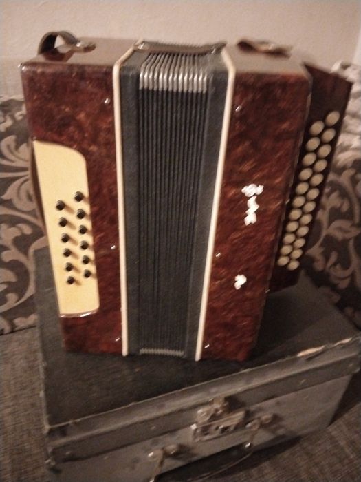 Продам гармонь Маричка