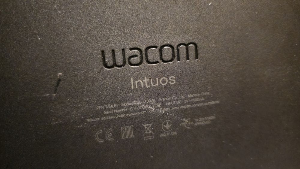 Графичен безжичен таблет Wacom Intuos без писалка