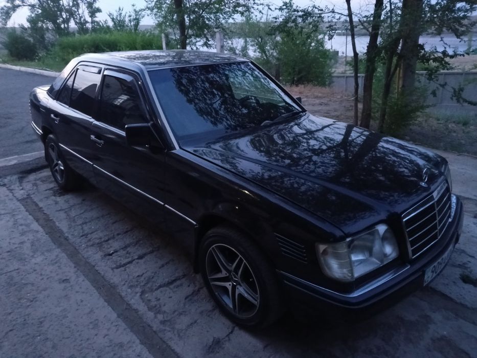 Продам Мерседес w124 3.0