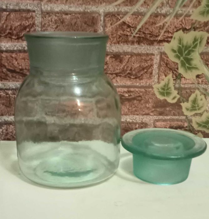 Продам. Банка из толстого стекла. Винтаж. СССР.
