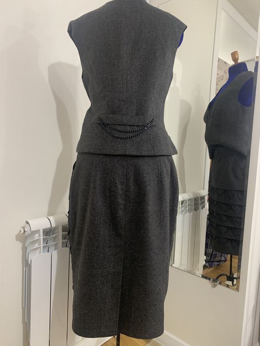 Костюм офисный, шерстяной.