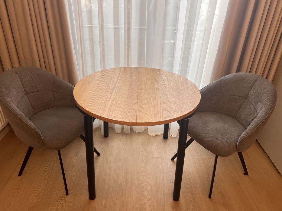 Scaune 2 buc, culoare gri, unul dintre scaune este usor defect