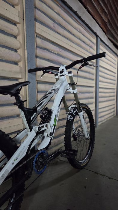 Bicicleta downhill yt tues