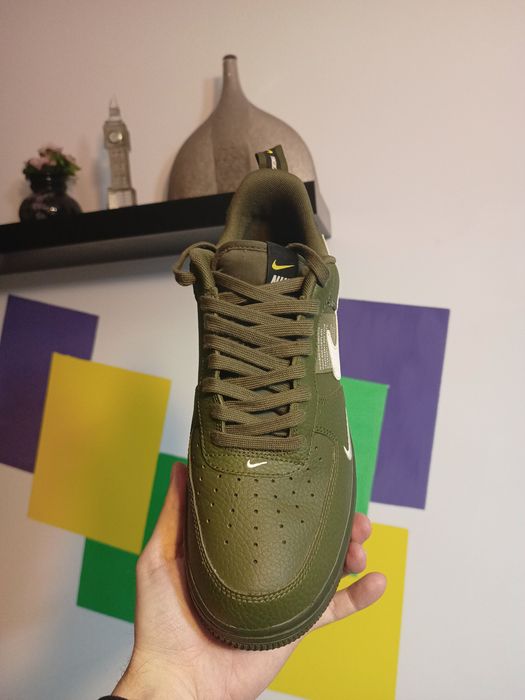 Nike Air Force1 / 07 LV8 Overbranding