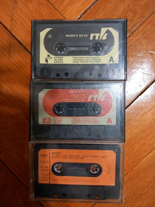 Casete vechi audio cu muzica
