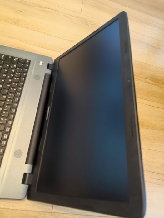 Laptop Medion Akoya i3-7167U Full HD SSD+HDD 8g Ram  17.3 " P7402 Window 10.Mentenanță PC