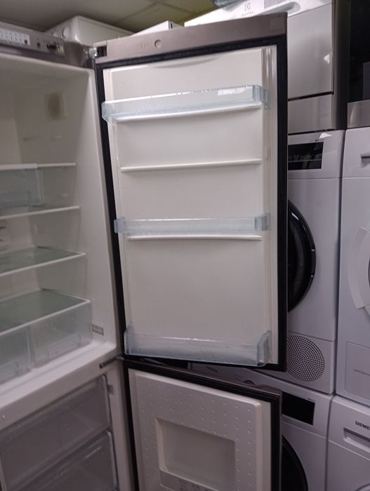 Иноксов комбиниран хладилник с фризер Бош Bosch No Frost с 2 години  ГАРАНЦИЯ!