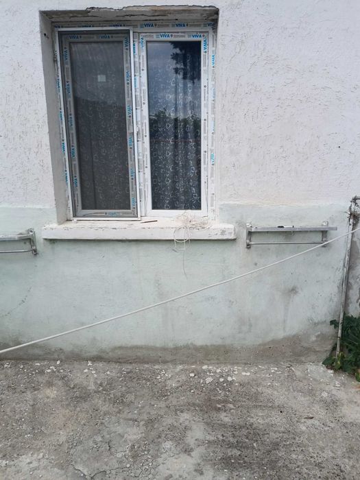 1582-Двуетажна къща със санитарни помещения на всеки етаж в кв "Варош"