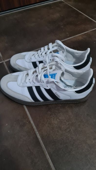 Vand adidasi nike si adidas