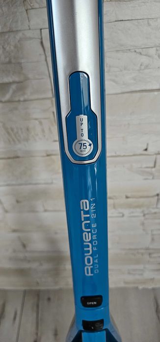 Продавам вертикална прахосмукачка ROWENTA Dual force 2 in 1