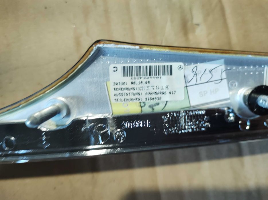 Декоративна Лайсна Предна Дясна Врата Mercedes E class W211 V6 Tmodel