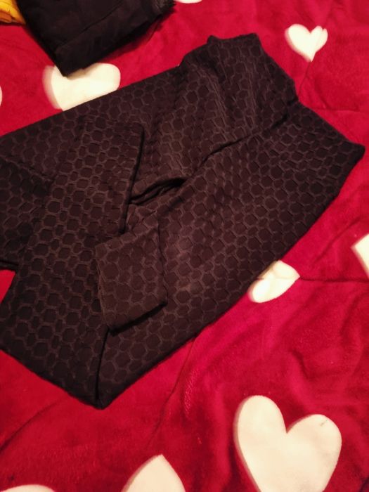 Vând colanți dama noi fără etichetă nu sunt transparenți si oferă aspect de fese bombate