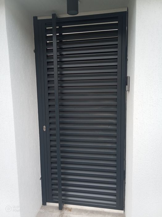 Porti diferite modele