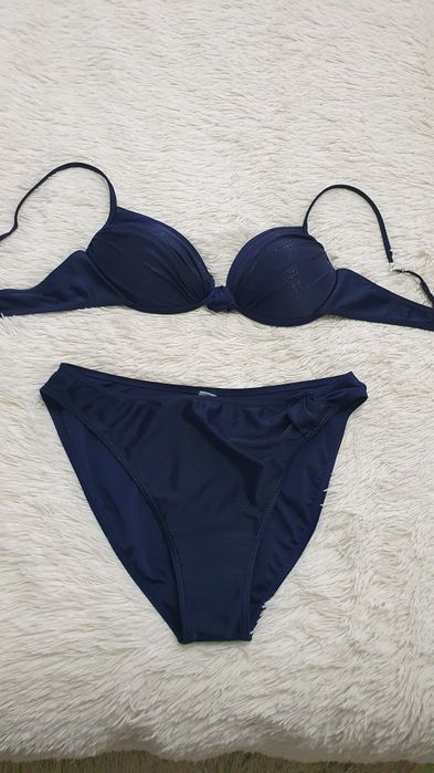 Продам купальники взрослый.