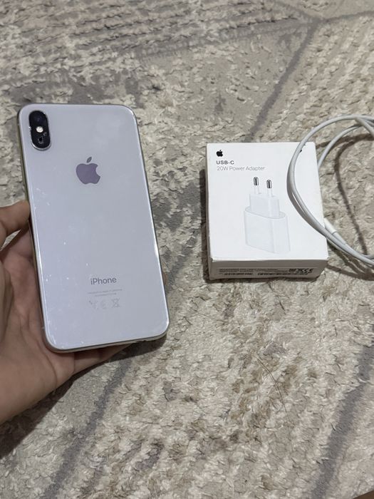 • Apple • iPhone X