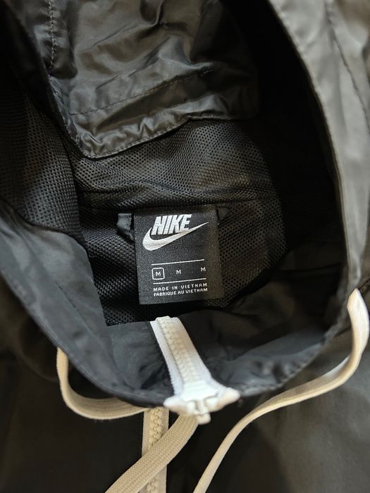 Продавам! Яке-ветровка Nike