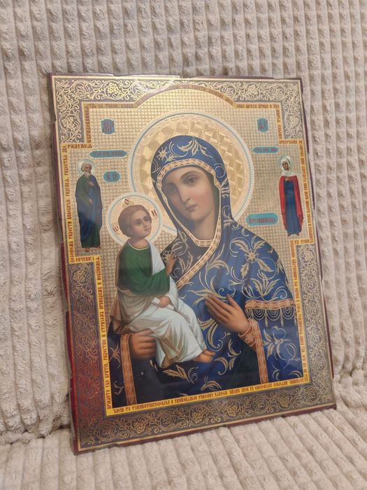 Icoană a Maicii Domnului cu Pruncul, de dimensiuni mari (40x30 cm).