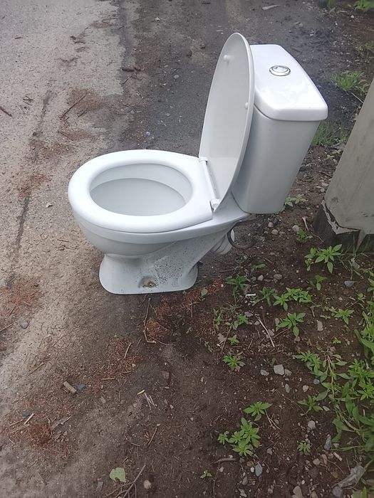 Продам унитаз в хорошем состоянии.