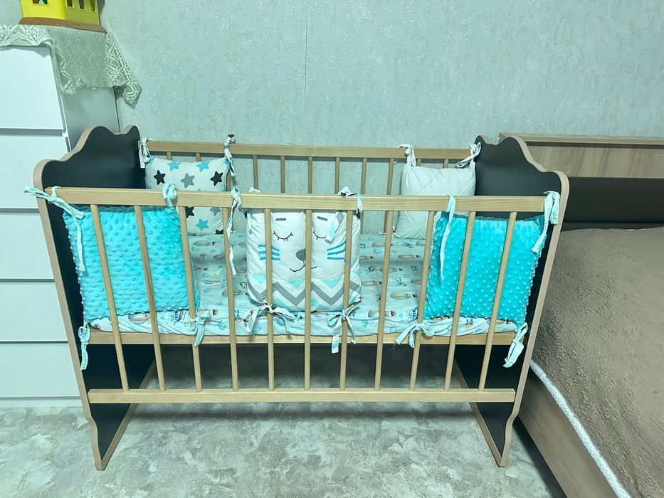 Продам детскую кроватку