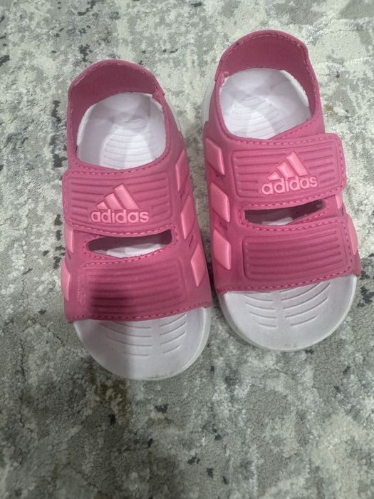 Продам сандалии на липучках Адидас оригинал