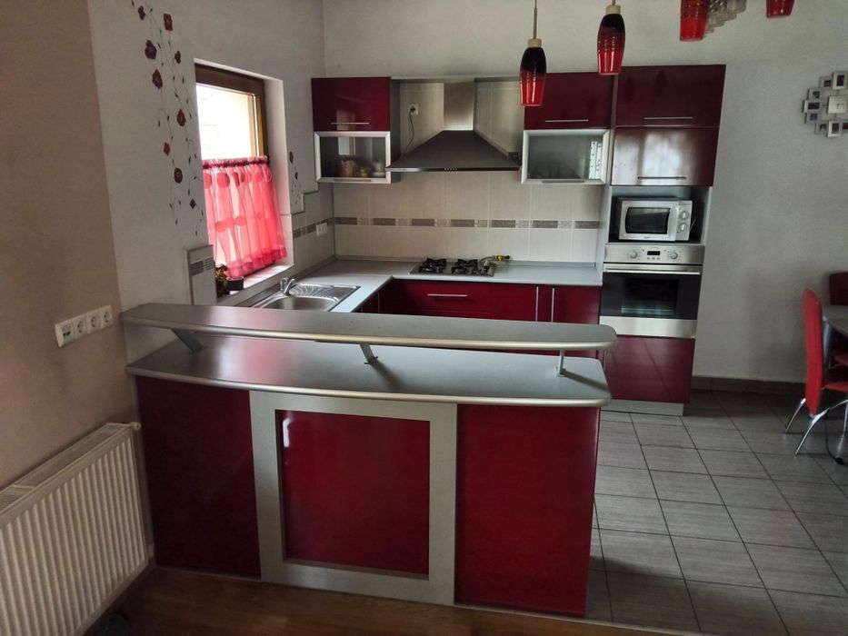 Mobila bucătărie rosu gri