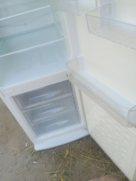 Продам рабочий холодильник. LG.