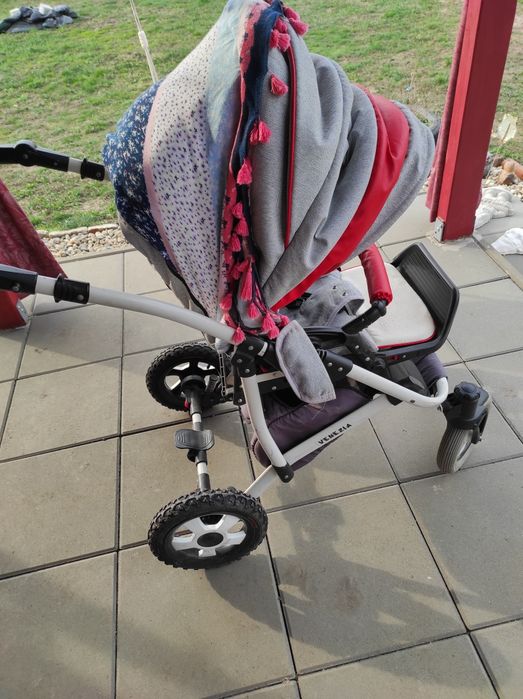 Vând cărucior 3 in 1