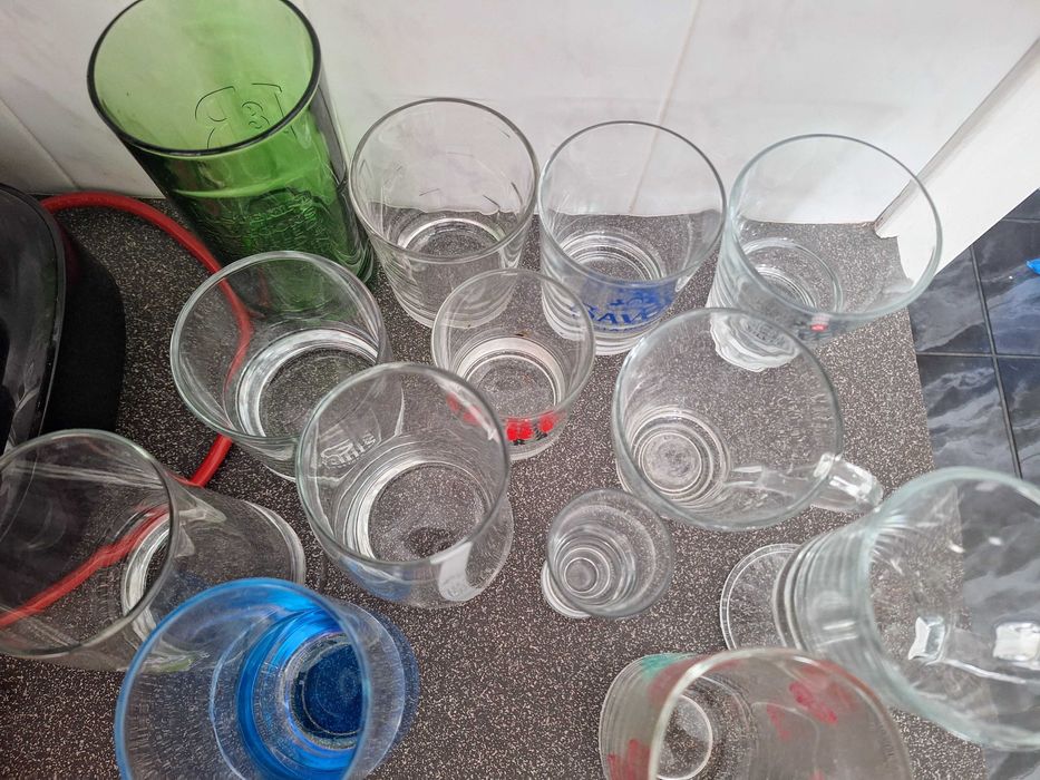 Различни чаши само по 30 цента