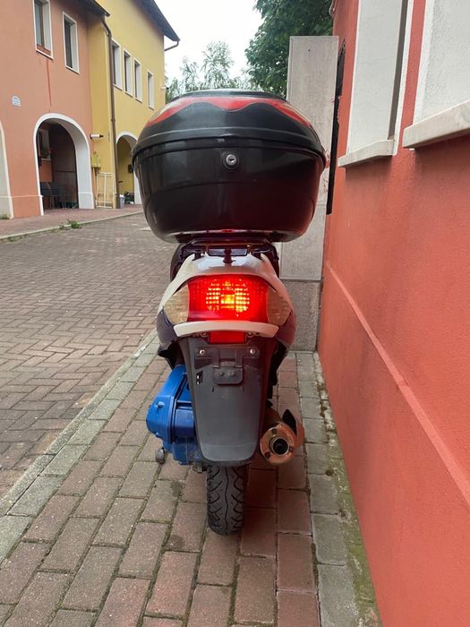 Vand scuter de 50