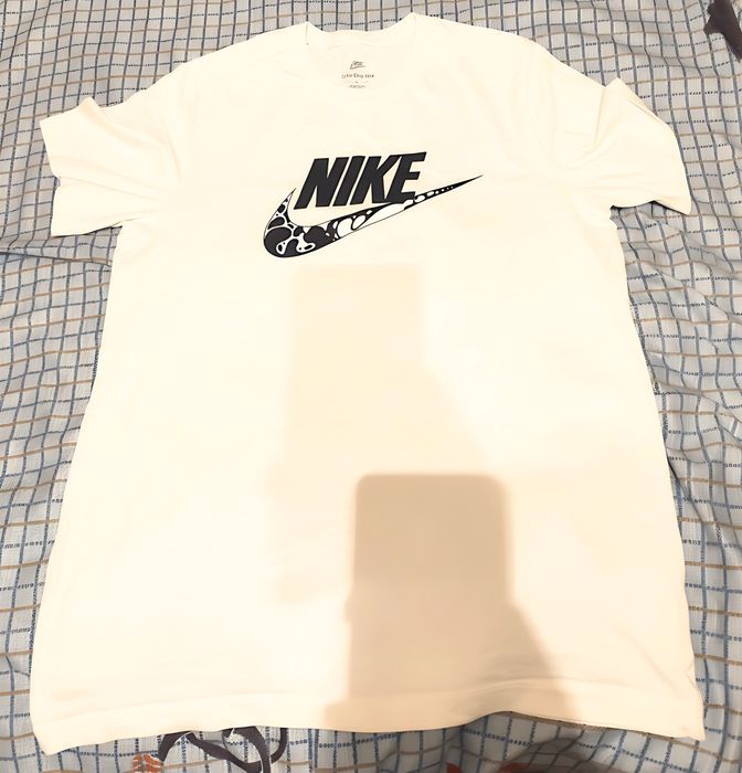 Мъжка тениска NIKE (Размер L) – Чисто нова, с ефектно лого / Оригинал