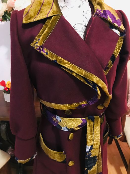 Palton model unicat stofă și catifea imprimată