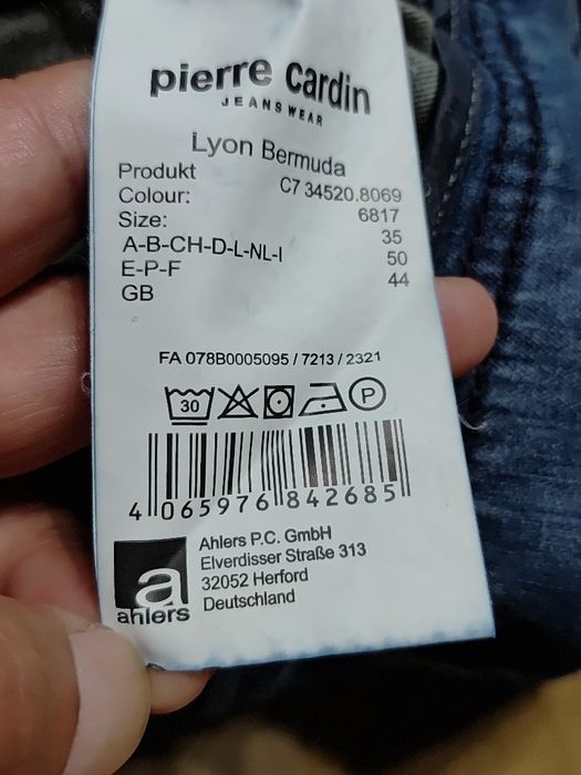 Bermude Pierre Cardin cu etichetă
