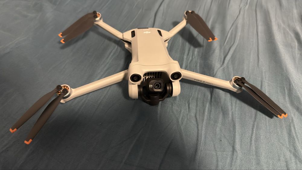 DJI Mini 3 Pro Fly More Combo + Telecomandă DJI RC (cu ecran) - Stare Impecabilă